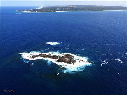 Flat Rock - North Stradbroke Island - QLD SQ (PBH4 00 19204)